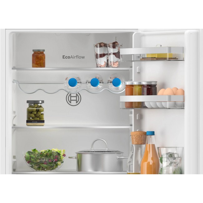 Series 4 Built-in fridge-freezer with freezer at bottom 177.2 x 54.1 cm flat hinge