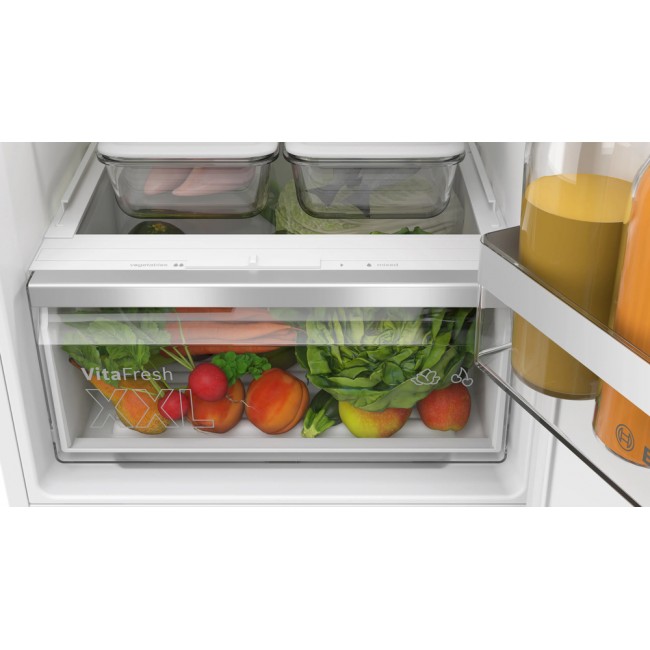 Series 4 Built-in fridge-freezer with freezer at bottom 177.2 x 54.1 cm sliding hinge