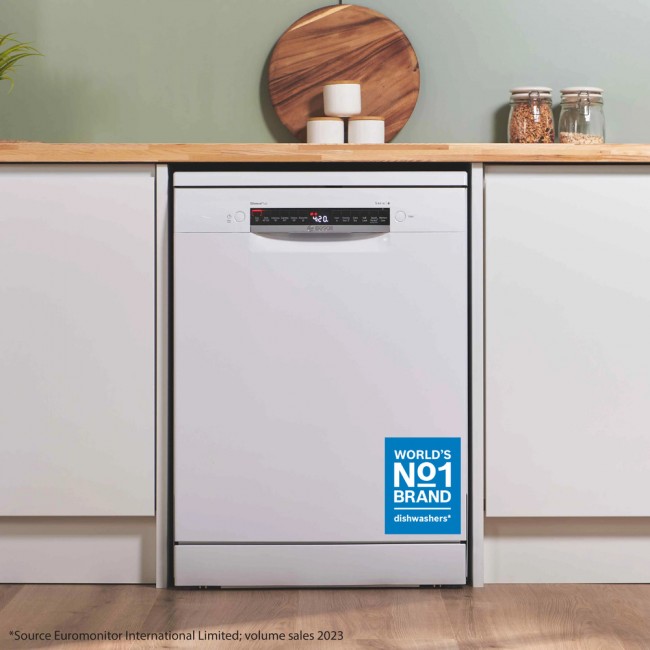 Series 4 Free-standing dishwasher 60 cm White