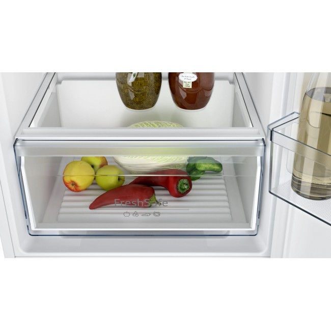 N 30 Built-in fridge-freezer with freezer at bottom 177.2 x 54.1 cm sliding hinge